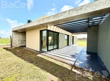 Casa · 98m² · 4 Ambientes · 1 Cochera · Casa en Ecotierra - Pueblo Esther