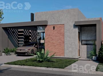 Casa · 89m² · 4 Ambientes · 1 Cochera · Casa en Pueblo Esther