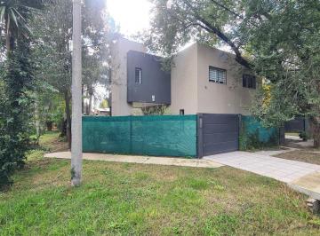 Casa · 108m² · 5 Ambientes · 2 Cocheras · Casa en Funes