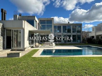 Casa · 434m² · 7 Ambientes · 2 Cocheras · Casa en Venta en Terravista