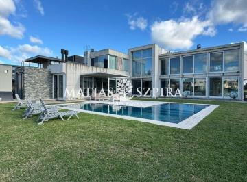Casa · 434m² · 7 Ambientes · 2 Cocheras · Casa en Venta en Terravista