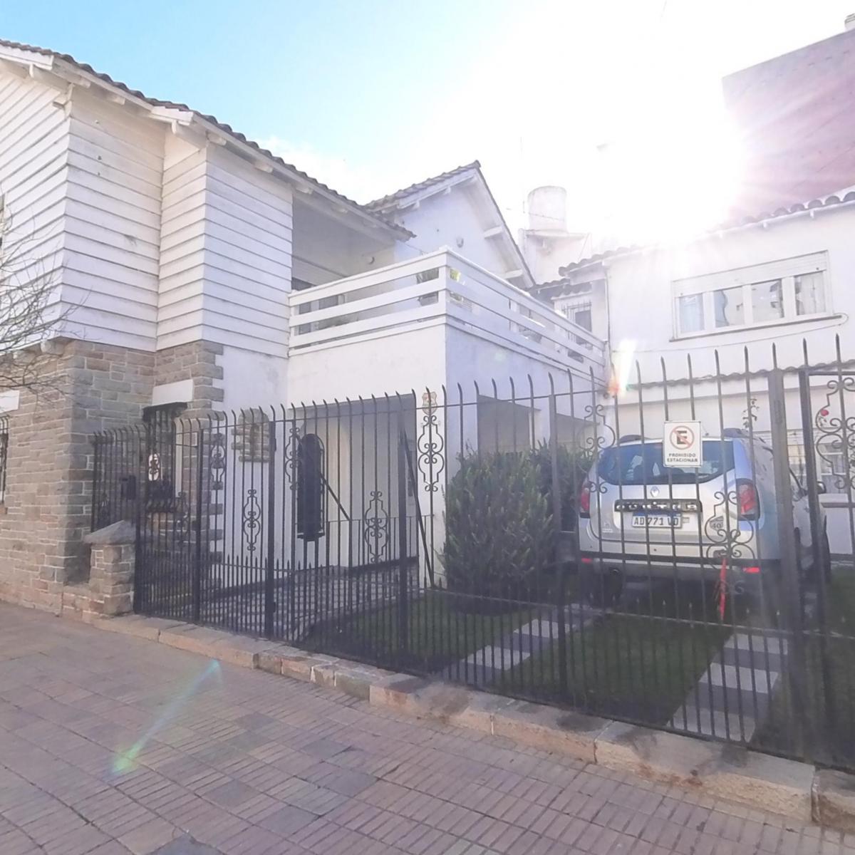 Chalet 5 dorm, 268m² con quincho y cochera para 2 autos — La Perla