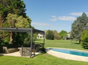 Casa · 220m² · 3 Ambientes · Lemos Negocios Inmobiliarios Lni 753 - Casa Sobre Golf en Venta Los Lagartos C. C