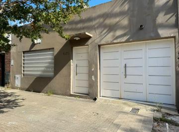 Casa · 160m² · 4 Ambientes · 1 Cochera · Casa en 39 Entre 26 y 27
