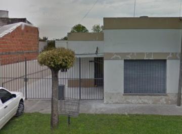 Casa · 88m² · 4 Ambientes · 1 Cochera · Casa de 2 Dorm. - Lote de 10 X 40 - Los Hornos