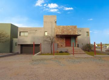 Casa · 304m² · 4 Ambientes · 2 Cocheras · Importante Casa con Hermosas Visuales