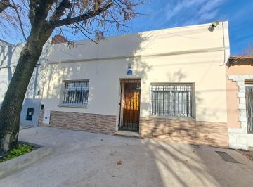 Casa de 3 ambientes, Lomas de Zamora · Casa en Excelente Estado y Ubicacion