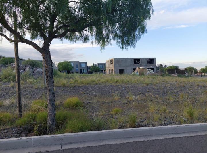 Terreno · 863m²