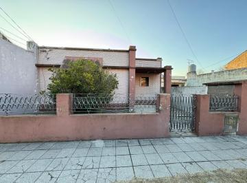 Casa de 3 ambientes, Almirante Brown · Casa a 3 Cuadras de Plaza de Marmol, con Departamento Atras!