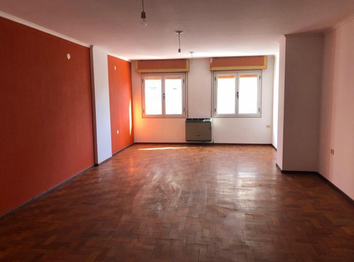 Departamento · 80m² · 5 Ambientes · 1 Cochera