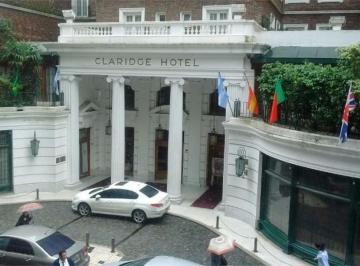 Local comercial · 28m² · Local en Galeria Jardin con Vidriera Sobre Calle Tucuman.
