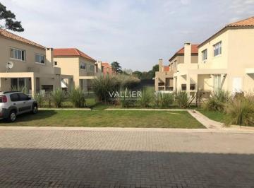 Casa · 84m² · 4 Ambientes · 1 Cochera · Casa en Venta en Saraví Village, Pilar, G. B. a. Zona Norte