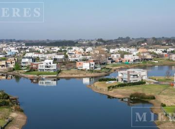Terreno · 833m² · Lote Al Golf en Venta en El Cantón Barrio Golf