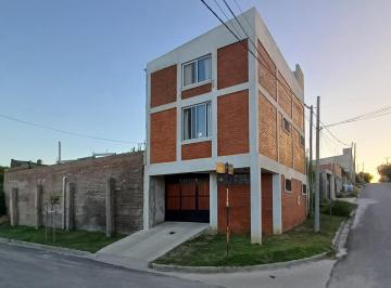 Casa · 120m² · 1 Dormitorio · 1 Cochera · Casa en Victoria