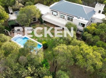 Casa · 980m² · 6 Ambientes · 4 Cocheras · Casa en El Bosque Moderna Dos Lotes Fondo Espacio Verde