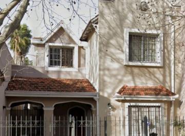 Casa · 300m² · 7 Ambientes · 1 Cochera · Casa - Banfield Oeste