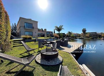 Casa · 366m² · 8 Ambientes · 4 Cocheras · Casa Venta 8 Ambientes Al Agua en Barrio La Laguna Rincón de Milberg Lote de 880 m²