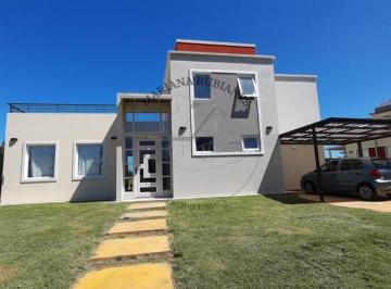 Casa · 199m² · 5 Ambientes · 1 Cochera · Venta Casa - El Canton Barrio Islas - 4 Ambientes - Pileta