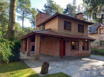 Casa de 4 ambientes, Cariló · Carilo / Cod 165 Alquiler 2025