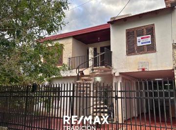 Casa · 180m² · 6 Ambientes · 2 Cocheras · Casa en Venta Barranqueras 6 Ambientes