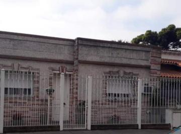 Casa · 95m² · 4 Ambientes · 1 Cochera · Casa 4 Ambientes Al Frente con Patio y Entrada Vehicular Berazategui Apta Credito