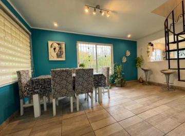 Casa · 110m² · 4 Ambientes · 1 Cochera · Hermoso Chalet en Venta