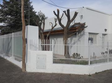Casa de 5 ambientes, General Roca · Casa Reciclada, Quincho Garage, Patio Jardín