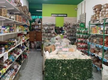 Local comercial · 140m² · 2 Ambientes · Venta Local Sobre Calle Esmeralda Al 1000 - Cipolletti