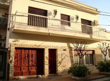 Casa · 170m² · 4 Ambientes · 2 Cocheras · Casa en Venta Moron Centro en Terreno de 10 X 30 Fot 2