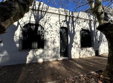 Casa · 81m² · 4 Ambientes · Casa Tipo PH Al Frente a Pasos de La Estacion