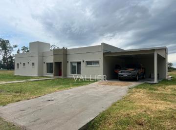 Casa · 134m² · 4 Ambientes · 2 Cocheras · Casa en Venta en Luján