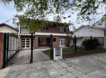 Casa · 240m² · 6 Ambientes · 5 Cocheras · Casa en Don Bosco E Ituzaingo