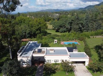 Casa · 397m² · 7 Ambientes · 2 Cocheras · Lindisima Casa en Club Privado Finca La Montaña