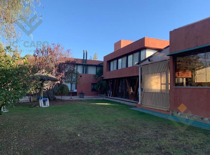 Casa · 500m² · 8 Ambientes · 2 Cocheras