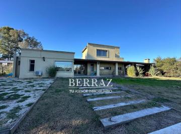 Casa · 195m² · 5 Ambientes · 4 Cocheras · Casa Venta 5 Ambientes en Chacras del Ocho Pilar Lote 3648 m²