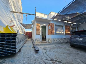 Bodega-Galpón de 4 ambientes, Vicente López · Casa en Venta con Galpón Deposito y Taller