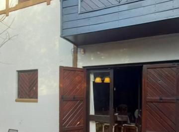 Casa · 160m² · 5 Ambientes · 2 Cocheras · Venta Chalet Dos Plantas.