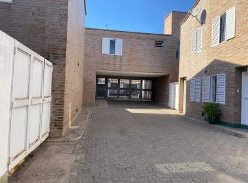 Casa · 81m² · 4 Ambientes · 2 Cocheras · Venta Dúplex 3 Dorm. B° San Martín