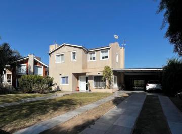 Casa · 300m² · 10 Ambientes · 4 Cocheras · Country San Isidro. 4 Dorm.. Venta