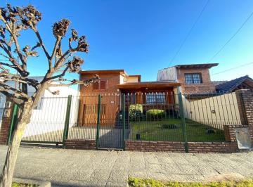 Casa · 248m² · 5 Ambientes · Chalet
