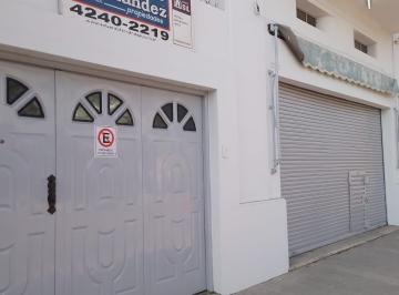 Casa de 3 ambientes, Avellaneda · Casa Sobre Av Comercial. Sobre un Lote de 9.60 m X 18.50 m, con Local