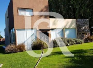 Casa · 178m² · 5 Ambientes · Dn - Hermosa Casa en Club de Campo ¨la Candida¨ Alquiler y Venta