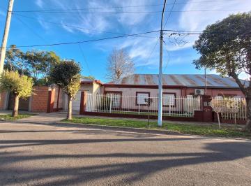 Casa · 144m² · 4 Ambientes · 2 Cocheras · Casa en Venta Campana