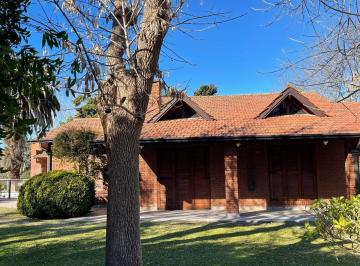 Casa · 200m² · 4 Ambientes · 1 Cochera · Casa Venta Parque Las Naciones Guernica