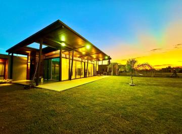 Casa · 139m² · 4 Ambientes · 3 Cocheras · ¡Hermosa y Única Casa en Venta en San Sebastián! ¡área 5, Ecriturable!