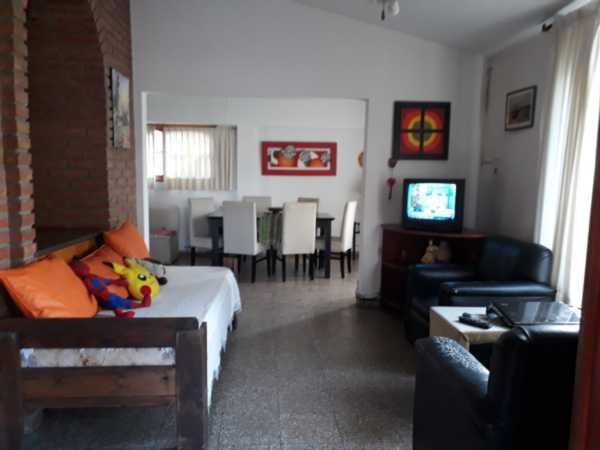 Casa · 200m² · 5 Ambientes · 1 Cochera