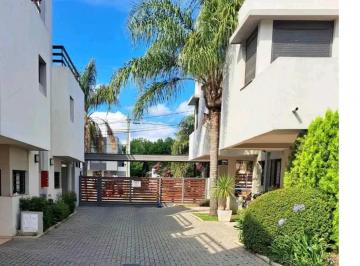 Casa · 180m² · 3 Dormitorios · 2 Cocheras · Duplex en Venta en Carlos Paz a 3 Cuadras del Lago!