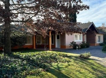 Casa · 227m² · 3 Dormitorios · 1 Cochera · Casa en El Barrio La Concepción de Luján