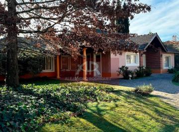 Casa · 227ha · 3 Dormitorios · 1 Cochera · Casa en El Barrio La Concepción de Luján