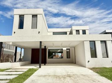 Casa · 200m² · 5 Ambientes · 2 Cocheras · Casa en Venta en Laguna Grande - Villanueva